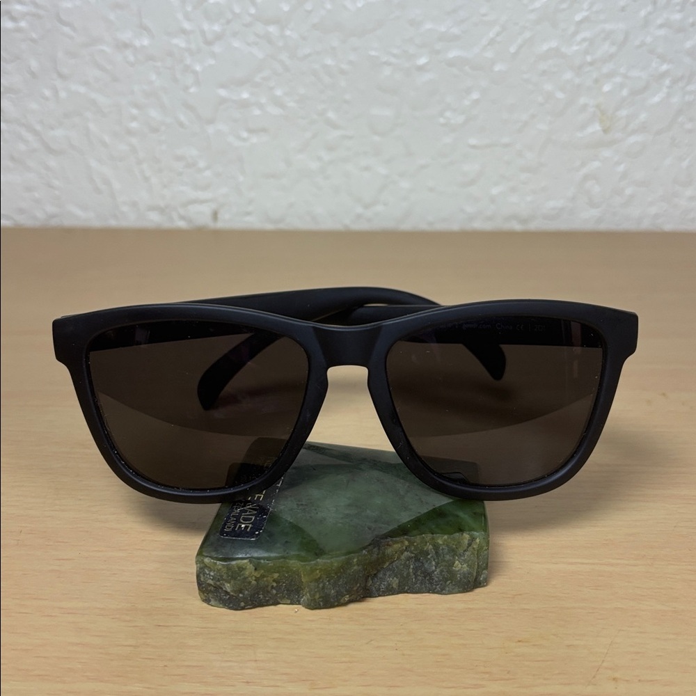 Matte Black Polarized goodr  Men's Sunglasses